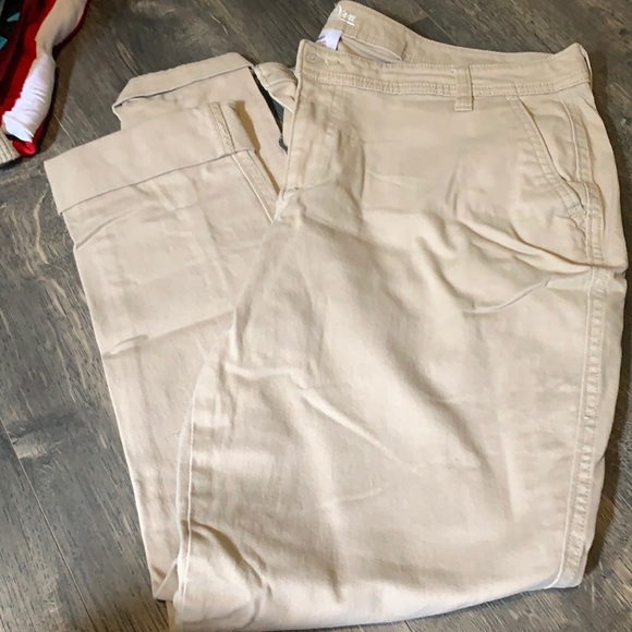 Women’s Old Navy Diva style Khakis - Picture 1 of 4